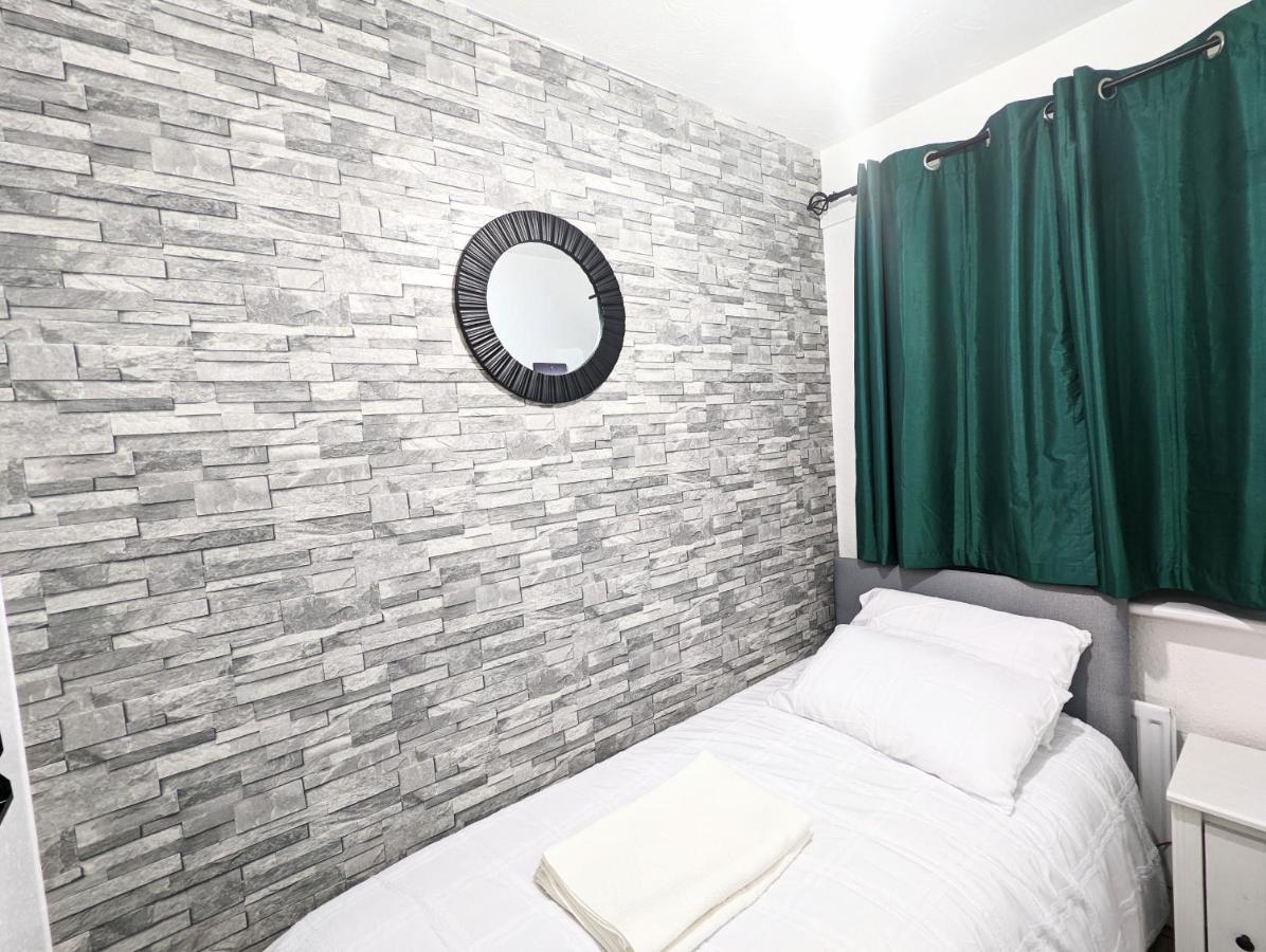 The Saxon Rooms Barking  Extérieur photo