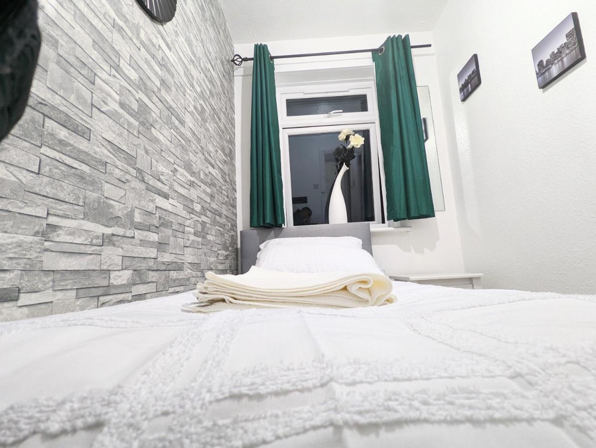 The Saxon Rooms Barking  Extérieur photo